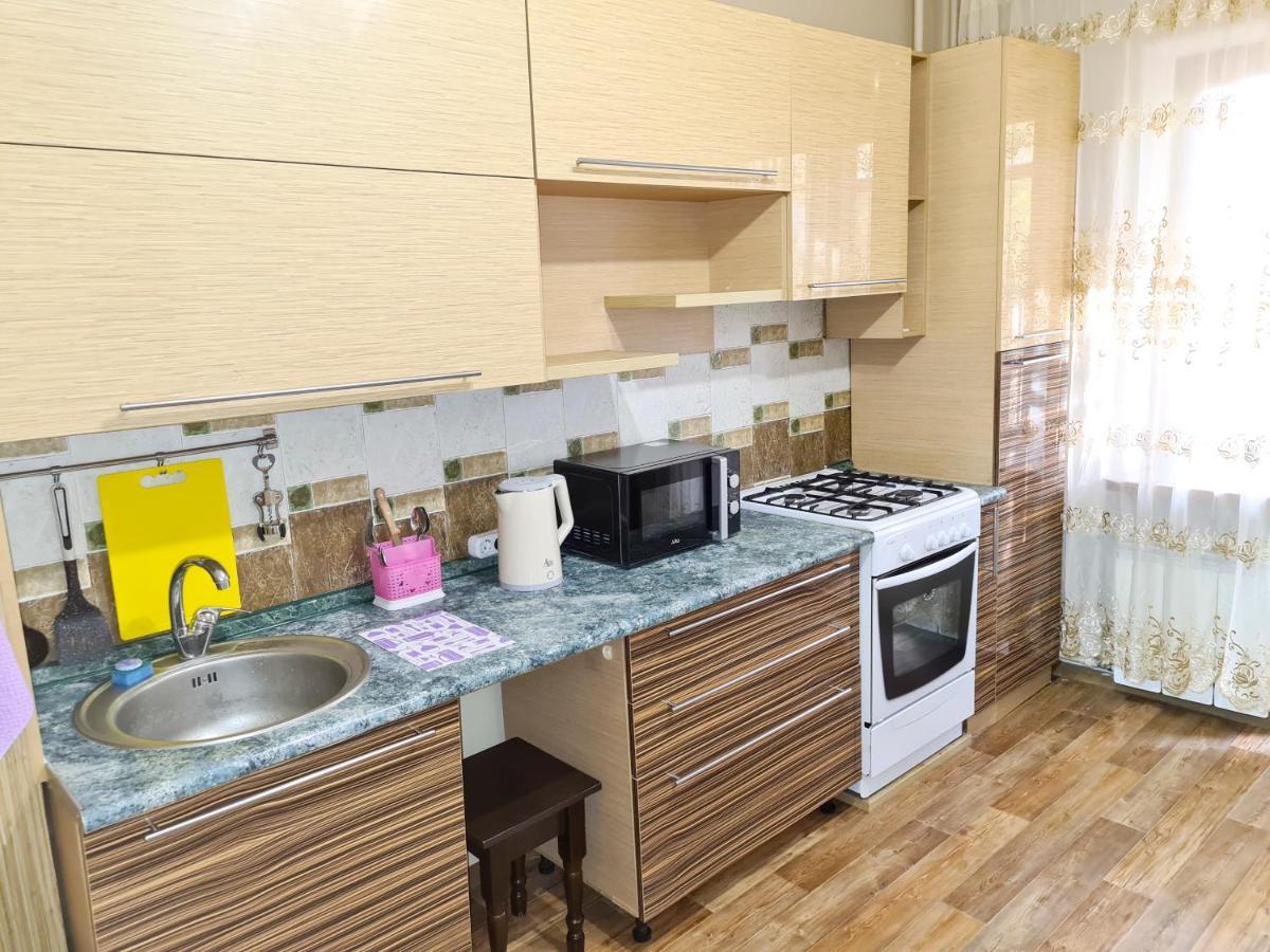 Апартаменты На Улице Розыбакиева, 103 Almaty Exterior foto